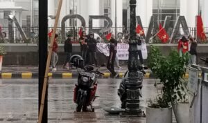 Aksi demonstrasi LMND di depan Kantor Walikota Palopo (dok:indeksmedia.id)