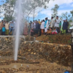 Sumur Bor di Sampang Semburkan Air Setinggi 20 Meter