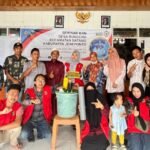 Mahasiswa KKN Tematik Unhas Sosialisasikan Pemanfaatan Lahan Sempit dengan Raised Bed dan Biopori di Desa Bungeng