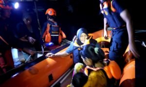 Banjir Landa Maros dan Makassar, Basarnas Evakuasi Warga yang Terdampak