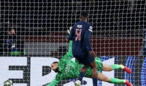 Gol Kvaratskhelia Dianulir VAR, PSG Takluk dari Liverpool