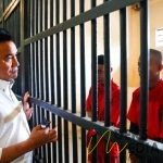 Yusril Tengok Tersangka Pembakaran Gedung DPRD di Makassar, Pastikan Jatah Makan 3 Kali