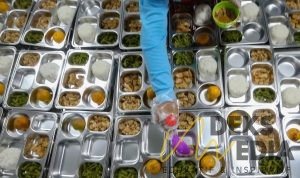 DPR Minta BGN Evaluasi Serius Kasus Keracunan Massal Makanan MBG